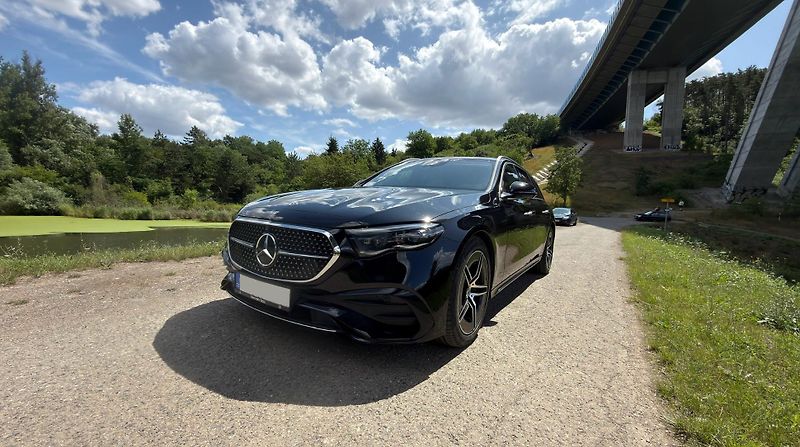 Mercedes-Benz Třídy E (2023) E220d, AMG, TOP výbava, záruk - fotka 3 z 18
