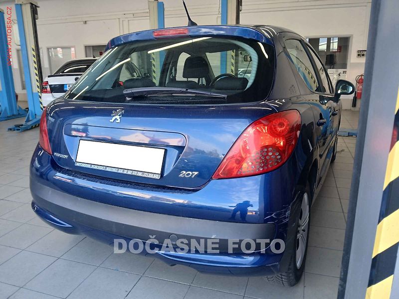 Peugeot 207 (2008) 1.4i, Premium, AC, temp - fotka 2 z 3
