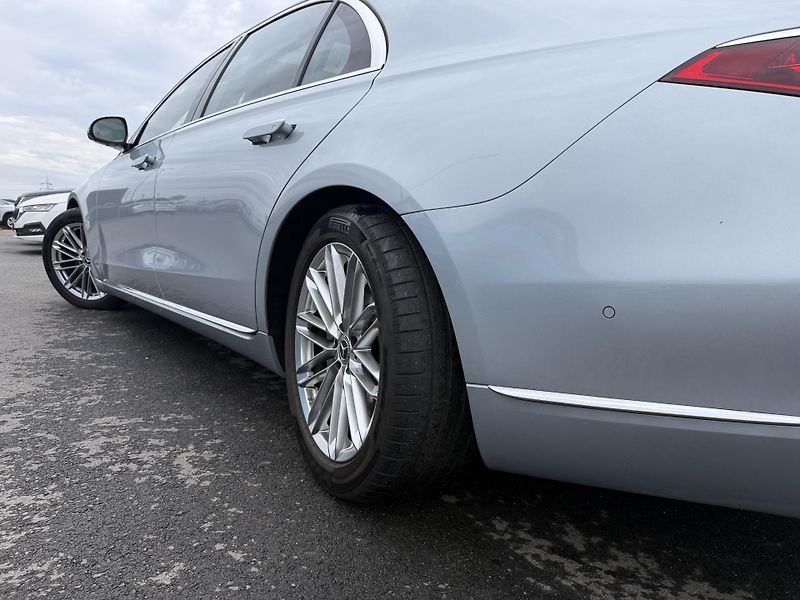 Mercedes-Benz Třídy S (2021) L 4MATIC 500 320kW CZ DPH - fotka 28 z 28