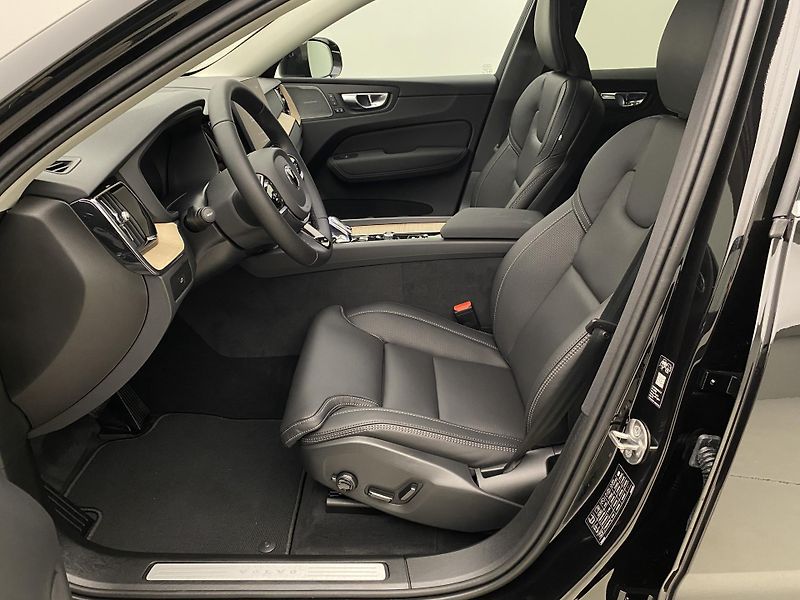 Volvo XC60 (2026) B5 AWD AUT BRIGHT PLUS  - fotka 3 z 67