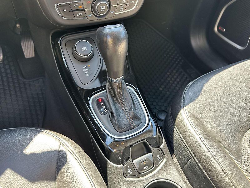 Jeep Compass (2018) 1.4 MultiAir 4x4 Automat - fotka 25 z 31