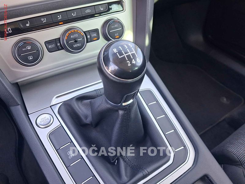Volkswagen Passat (2015) 2.0 TDi, Comfortline, navi - fotka 16 z 18