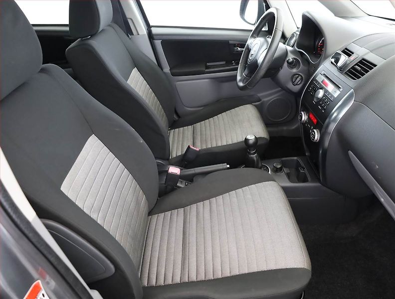 Suzuki SX4 (2010) 1.6 VVT, 4X4, po STK - fotka 7 z 15