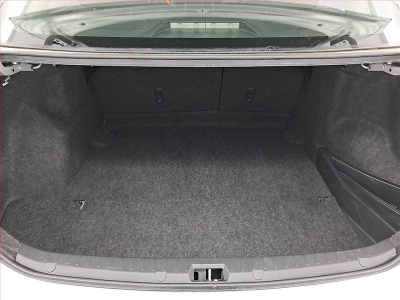 Toyota Corolla (2009) 1.4 VVT-i, ČR,1.maj - fotka 13 z 14