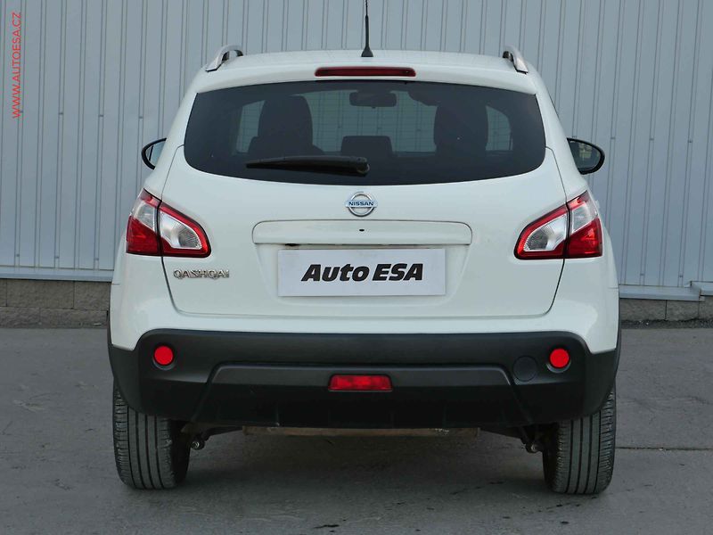 Nissan Qashqai (2012) 2.0i, Tekna, AT, xenon, panor - fotka 5 z 20