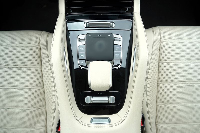 Mercedes-Benz GLE 350d 4Matic AMG/275 PS/ČR - fotka 38 z 49