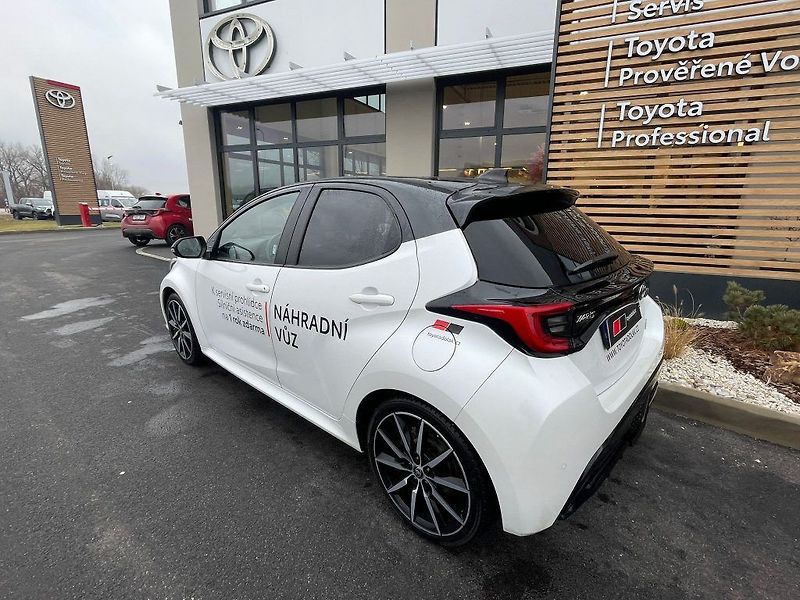Toyota Yaris 1.5 Hybrid 130k GR-SPORT VIP - fotka 10 z 26
