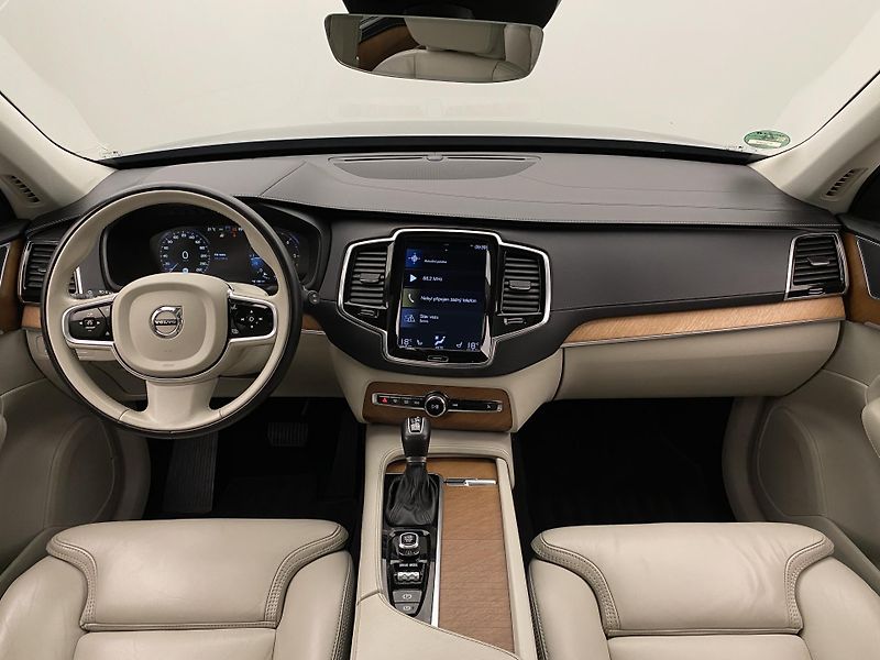 Volvo XC90 D5 AWD INSCRIPTION REZERVACE - fotka 2 z 54