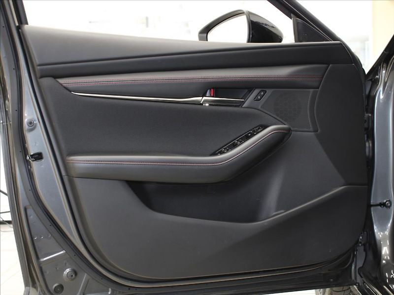 Mazda 3 2,5 G140 Homura 34tkm.ČR - fotka 16 z 25