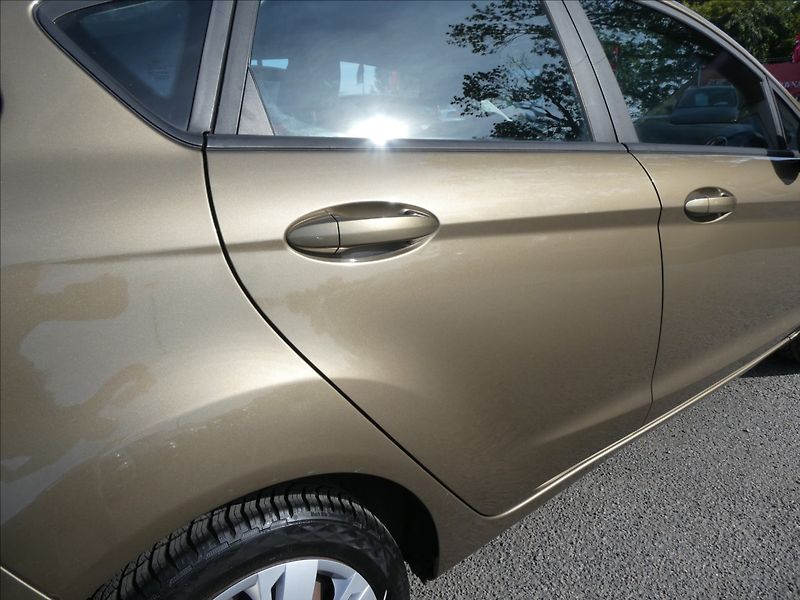 Ford Fiesta 1,2 i 60kW 1.MAJITEL, SERVISKA - fotka 13 z 44