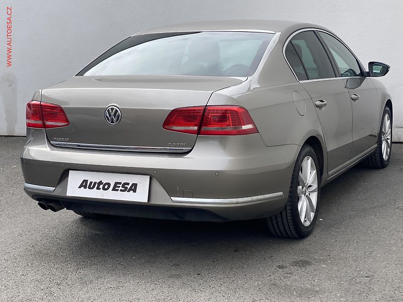 Volkswagen Passat (2013) 2.0 TDi, ČR, Bixen, kamera - fotka 4 z 18