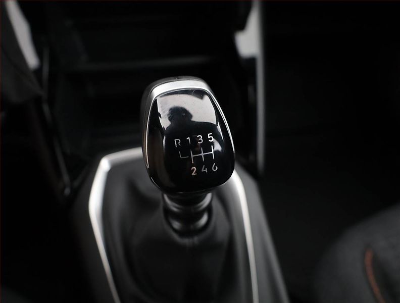 Peugeot 2008 (2025) Style 1.2 PureTech - fotka 15 z 18