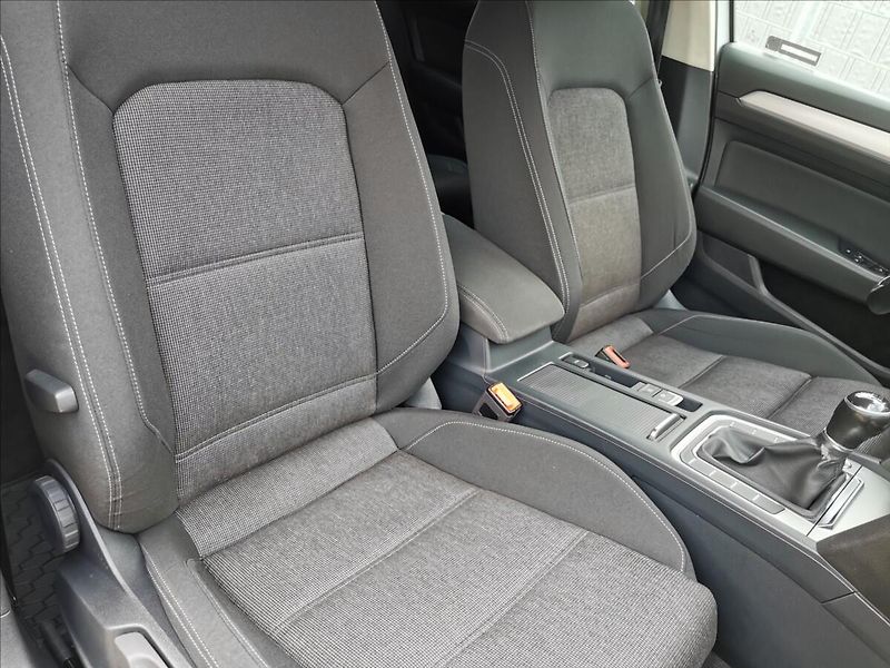 Volkswagen Passat Variant 2.0 TDI Comfortline - fotka 17 z 22