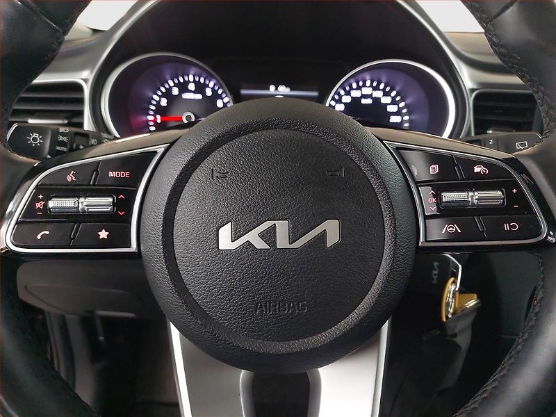 Kia Ceed (2022) 1.0 T-GDI, Serv.kniha - fotka 17 z 18