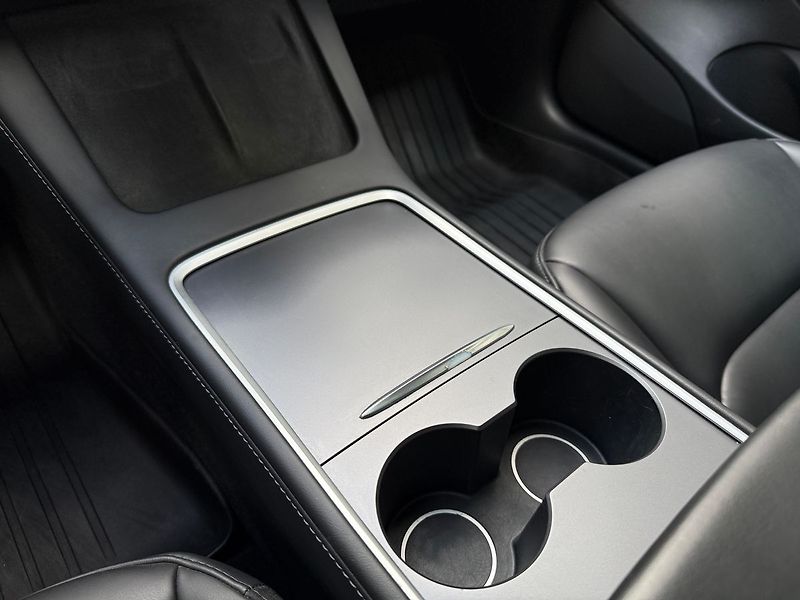 Tesla Model 3 Long Range AWD - fotka 30 z 41