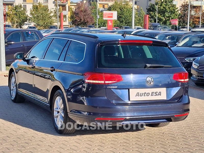 Volkswagen Passat (2015) 2.0 TDi, Comfortline, navi - fotka 6 z 18