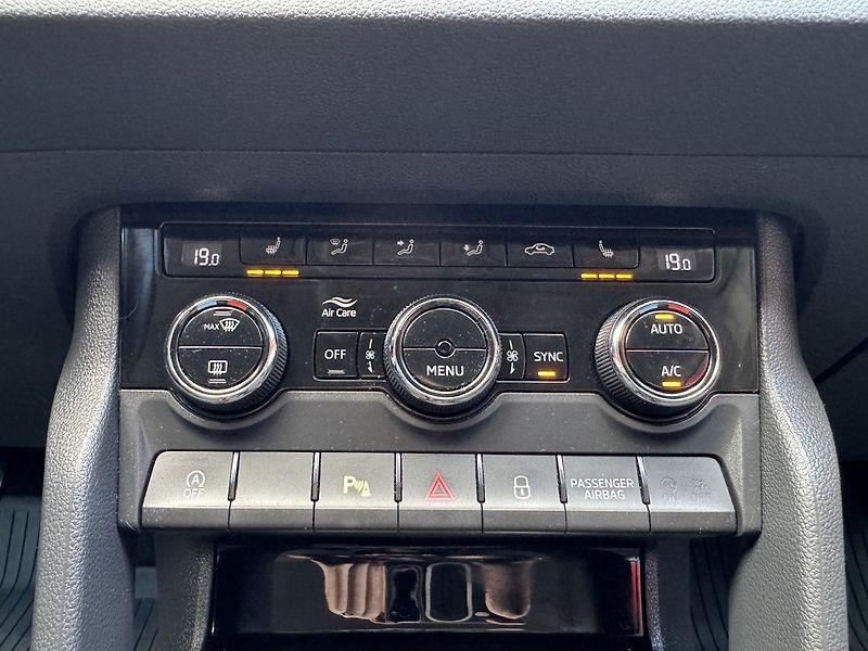 Škoda Karoq (2022) 2.0TDi LED Kamera Smartlink - fotka 9 z 48