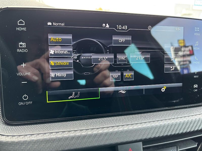 Škoda Kamiq 1,5 TSI 110 kW MONTE CARLO DSG - fotka 20 z 30