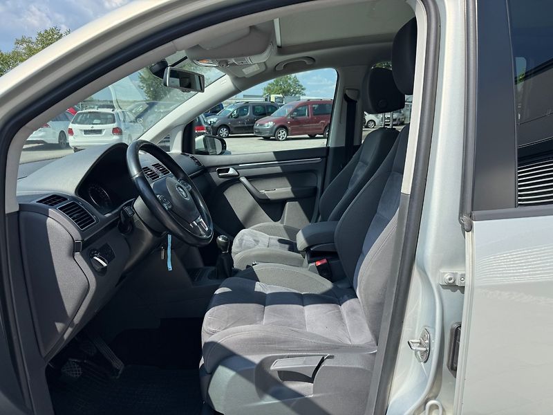 Volkswagen Touran (2014) SKY 1.6 TDI 77kW - fotka 11 z 46