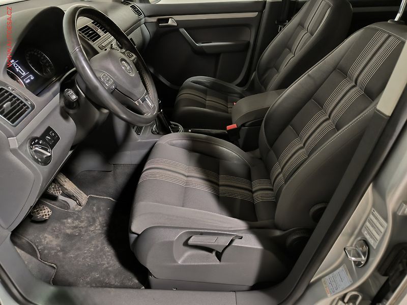 Volkswagen Touran (2012) 1.4 TSi, Match, bixen, navi - fotka 9 z 17