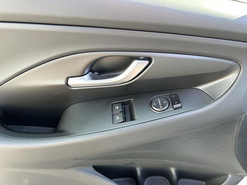 Hyundai i30 WG 1,5i 70 kW MT COMFORT FL - fotka 12 z 30