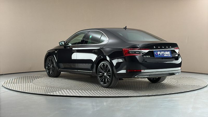 Škoda Superb 2.0 TDI DSG 4x4 L&K - fotka 2 z 32