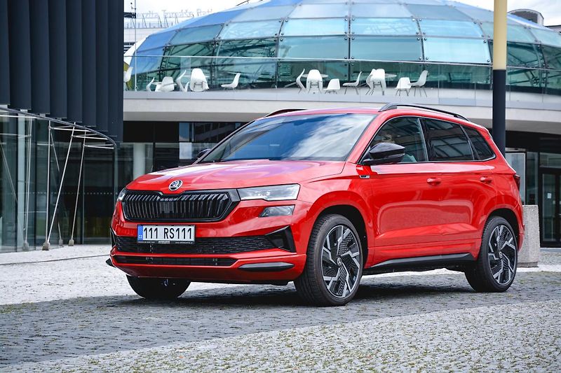Škoda Karoq (2023) Sportline Exclusive 2,0 TSI 14 - fotka 19 z 37