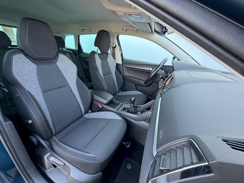 Škoda Karoq (2020) 1.5 TSI 110kW Drive 125 Let - fotka 30 z 35