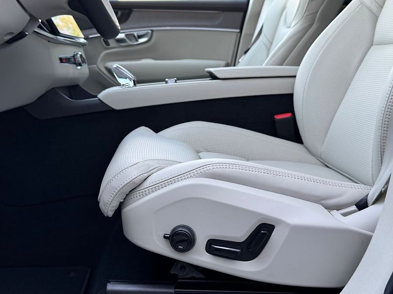 Volvo XC90 (2026) ULTRA T8, 360°, PANORAMA, VZDU - fotka 9 z 25