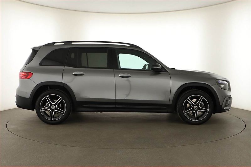 Mercedes-Benz GLB (2025) 200 d 4MATIC, AMG Line - fotka 6 z 20