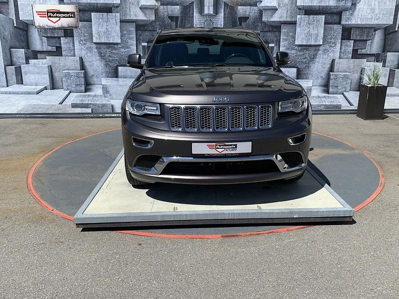 Jeep Grand Cherokee (2017) 3.0CRD,SUMMIT,ČR,DPH,H/K,4X4 - fotka 2 z 23
