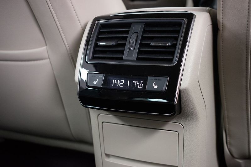 Škoda Superb 2.0 TDI L&K*TAŽNÉ*DPH*ČR 1.MAJ - fotka 15 z 52