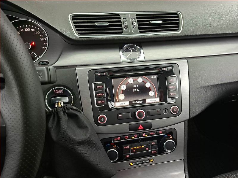 Volkswagen Passat (2011) 1.6 TDI, Tempomat - fotka 12 z 18