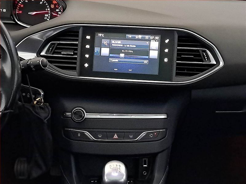 Peugeot 308 (2017) 1.6 BlueHDi, Navi, Tempomat - fotka 12 z 20