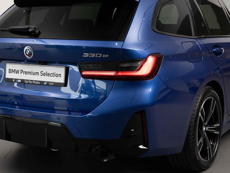 BMW Řada 3 330e xDrive Touring - fotka 9 z 22