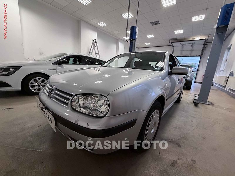 Volkswagen Golf (2003) 1.4i - fotka 1 z 3