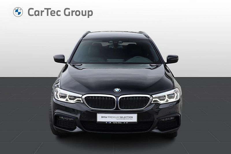 BMW Řada 5 520d xDrive Touring - fotka 10 z 22