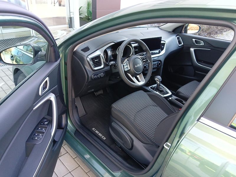 Kia Ceed SW (2026) 1,5 T-GDi 7DCT TOP  - fotka 5 z 7
