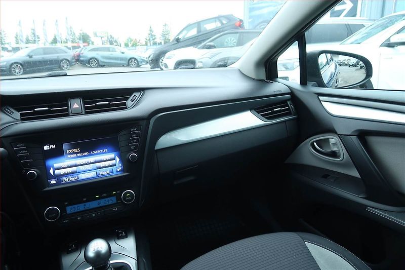 Toyota Avensis (2016) 2.0 D-4D, Serv.kniha, Navi - fotka 7 z 18