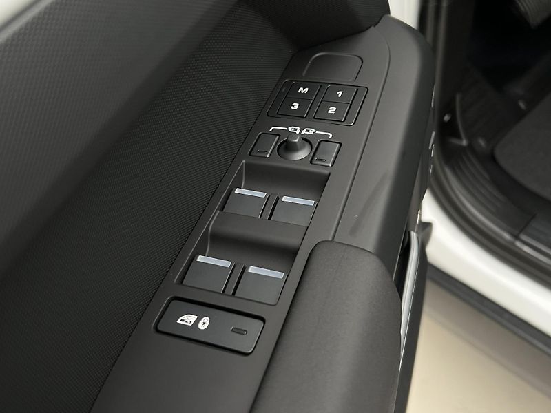 Land Rover Defender (2026) 110 D250 X-DYNAMIC SE AWD Aut - fotka 48 z 50