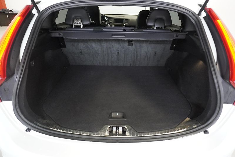 Volvo V60 2.0 T6  AWD R-DESIGN AUTOMAT - fotka 10 z 33