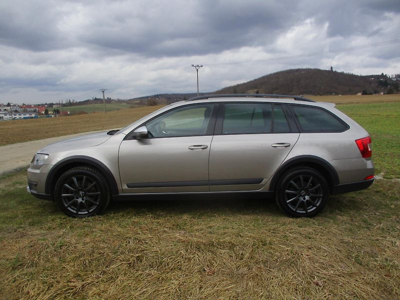 Škoda Octavia SCOUT 2.0TDi RS 135kW DSG - fotka 10 z 46