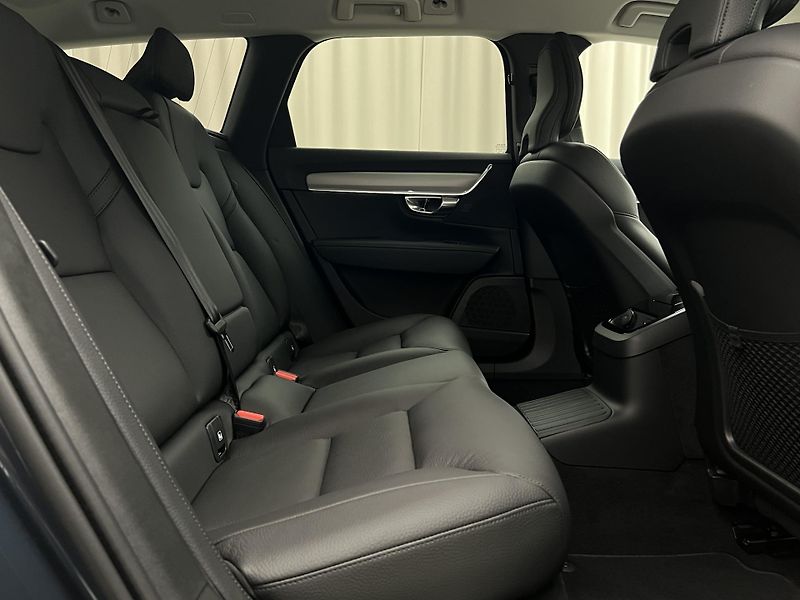 Volvo V90 T6 AWD RECHARGE CORE AUT  - fotka 22 z 47