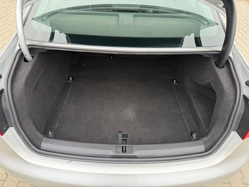 Audi A4 (2010) 2,0 TDI - fotka 14 z 21