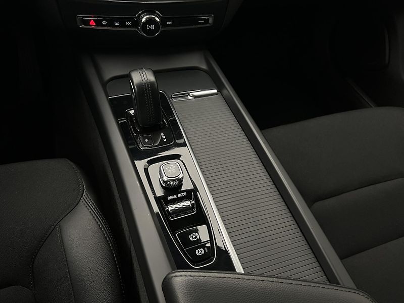 Volvo V60 B4 MOMENTUM AUT  - fotka 26 z 42