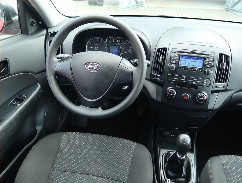 Hyundai i30 (2010) 1.4 CVVT - fotka 7 z 14