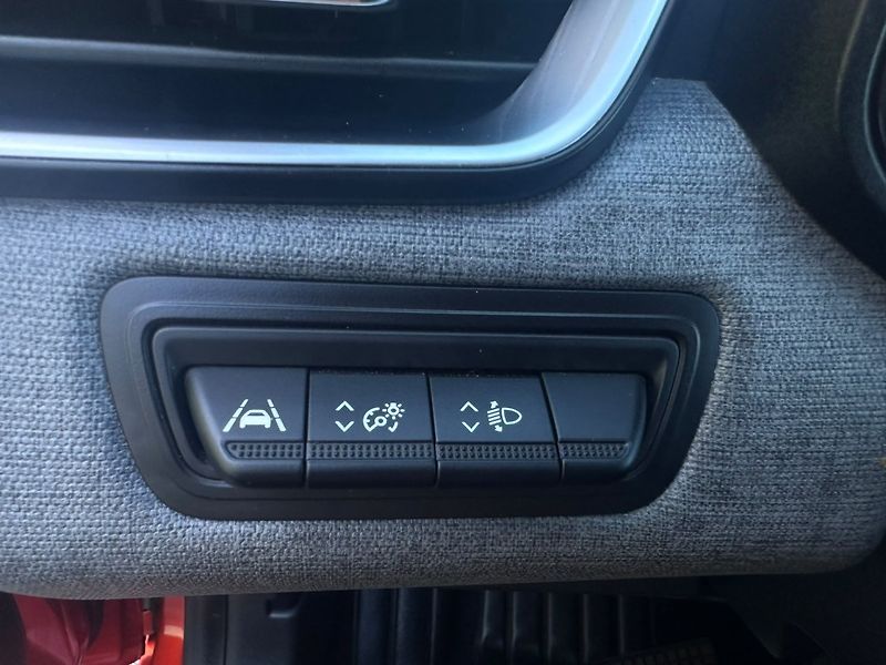 Renault Clio (2024) 1.0 TCe/1MAJ/LED/TOP/NAVI - fotka 24 z 36