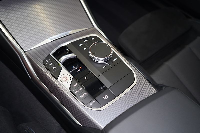BMW Řada 3 320d xDrive Touring, HUD, ACC - fotka 36 z 43