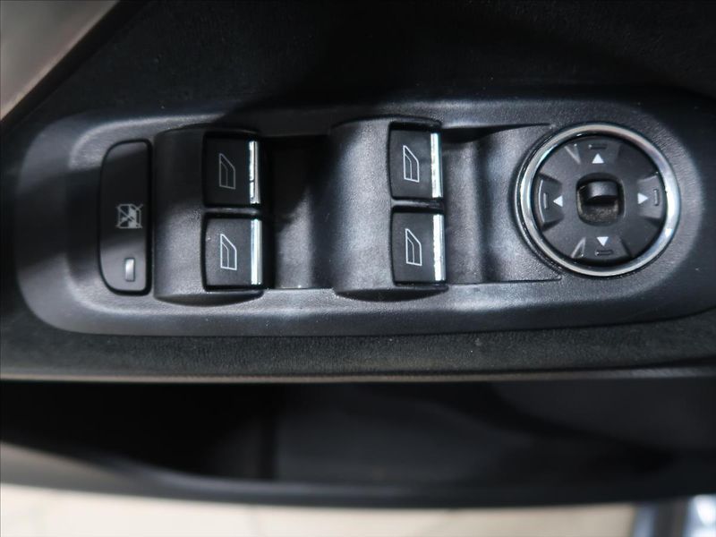 Ford S-MAX 2,0 TDCi 96KW AT Titanium - fotka 16 z 31