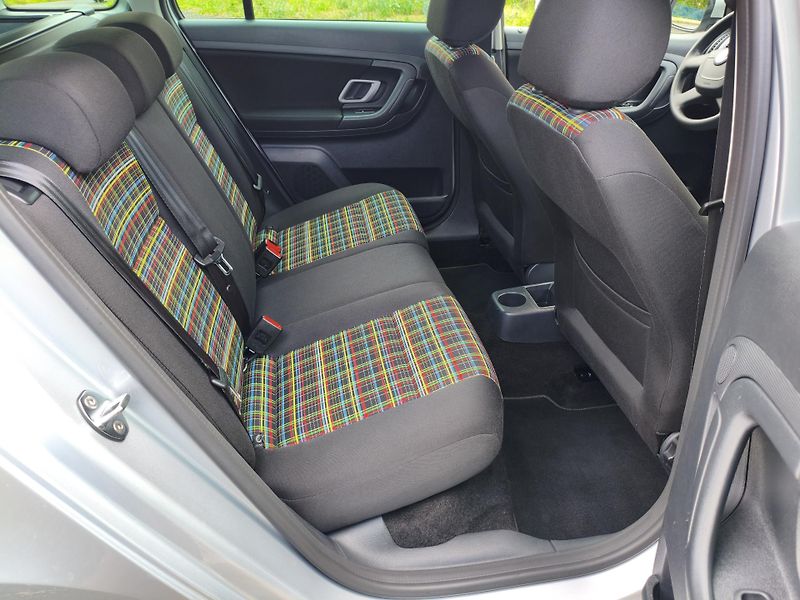Škoda Fabia (2013) 1,2 TSI Style combi - fotka 16 z 32